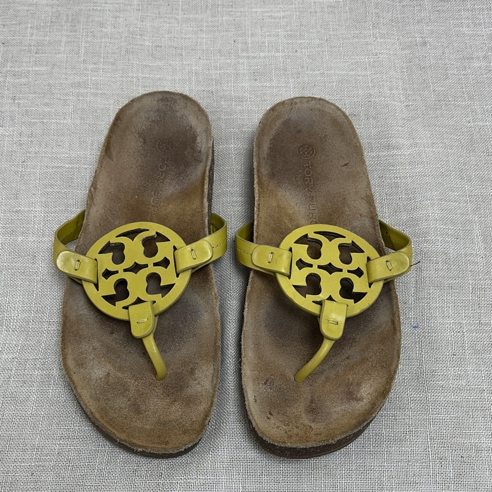 Tory Burch Yellow Sandals
Traces inside the soles but outside good